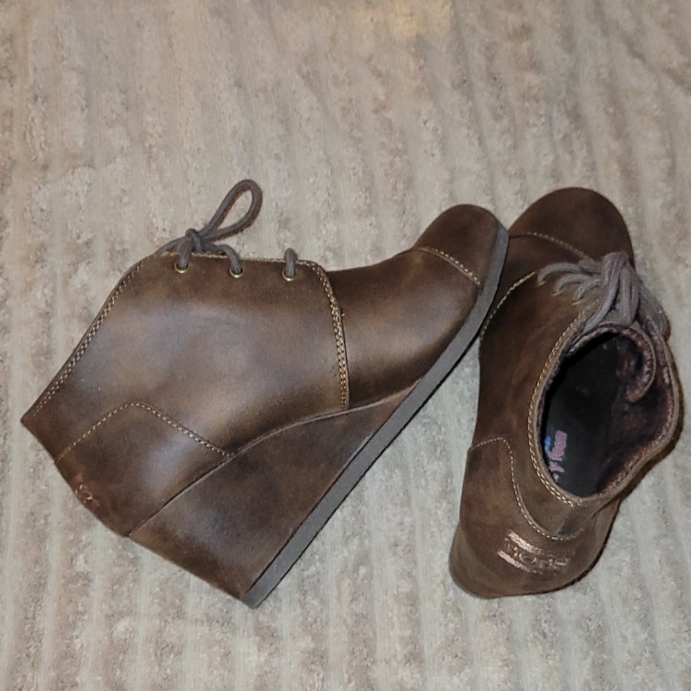 Bob's low shoes